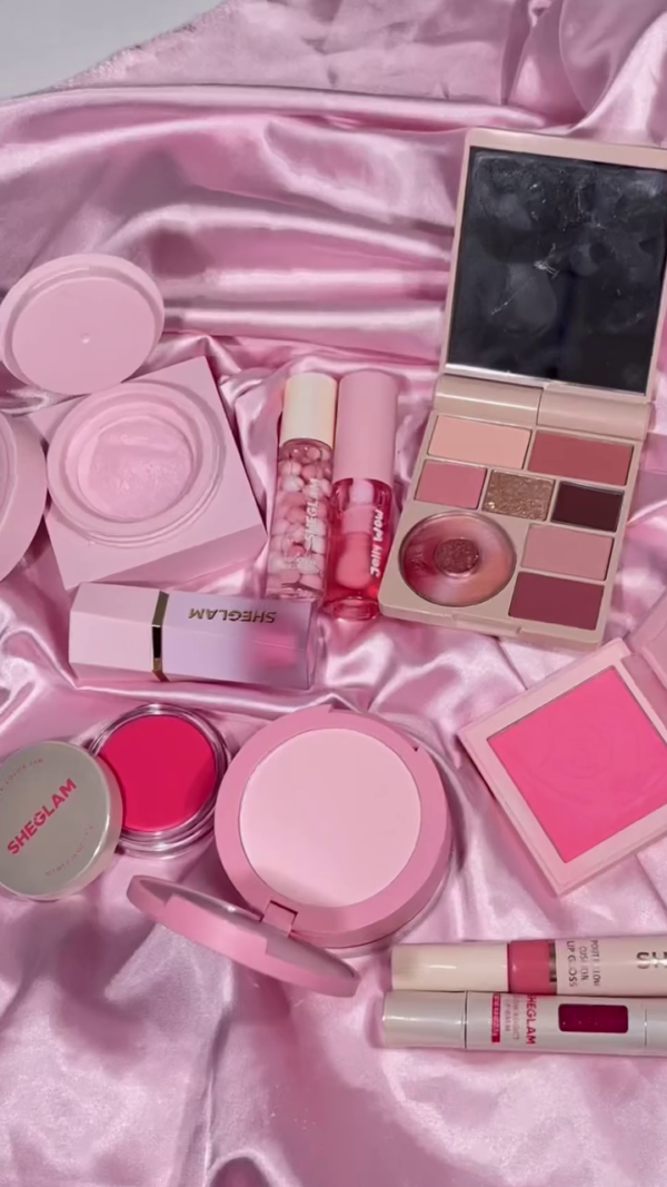 Dreamy Pink Makeup Collection – Complete All-in-One Set Featuring Blush, Highlighter, Eyeshadow Palette, Cream Tint, and Moisturizing Lip Oils in Aesthetic Soft Pink Packaging for a Radiant Everyday Glow