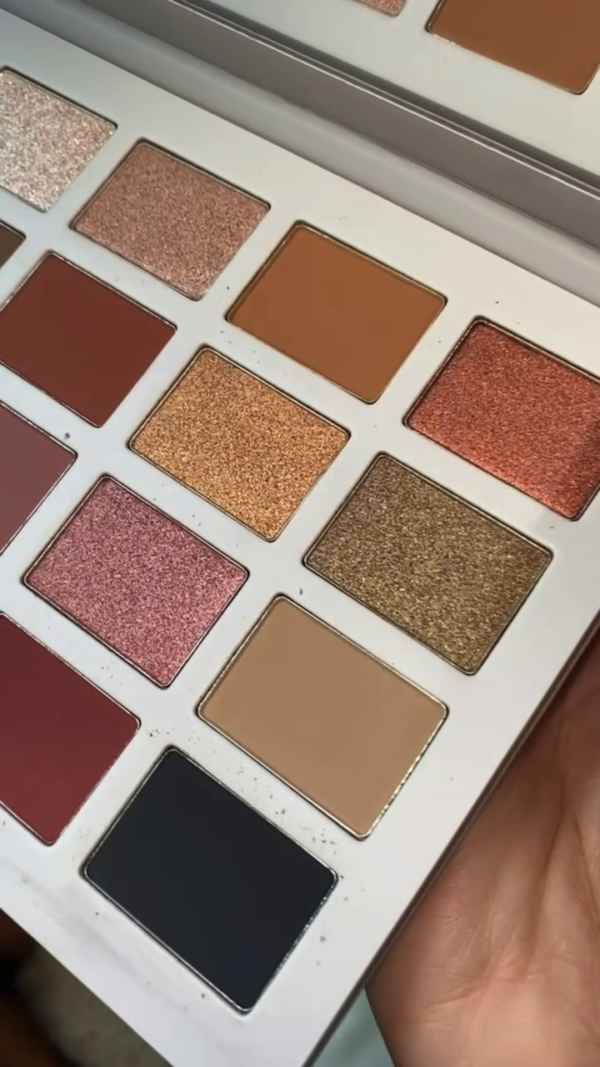 Luxury 20-Pan Eyeshadow Palette with Rich Matte, Satin & Shimmer Finishes – Versatile Warm Neutrals, Rosy Hues, Deep Browns & Bold Metallics for Day-to-Night Glam Looks - Image 2
