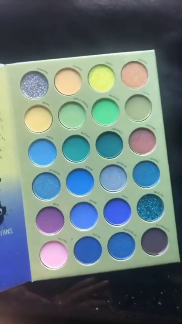 Triple Eyeshadow Palette Set – A Kaleidoscope of Bold Blues, Fiery Reds, and Glamorous Golds for Stunning Eye Looks - Image 3