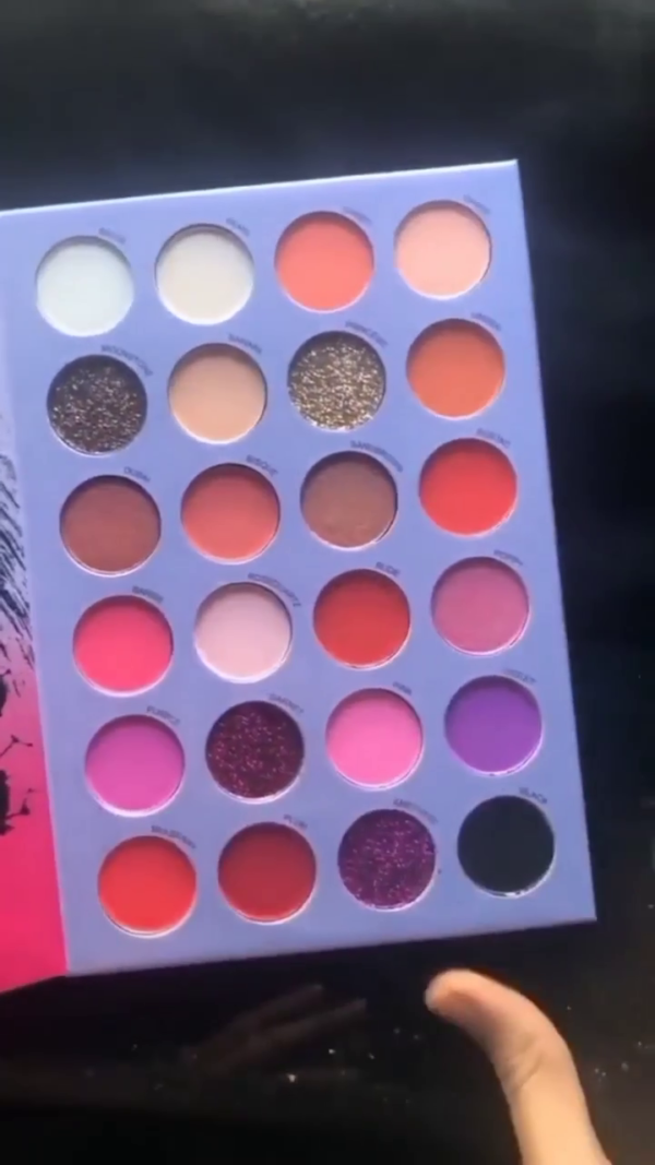 Triple Eyeshadow Palette Set – A Kaleidoscope of Bold Blues, Fiery Reds, and Glamorous Golds for Stunning Eye Looks - Image 2