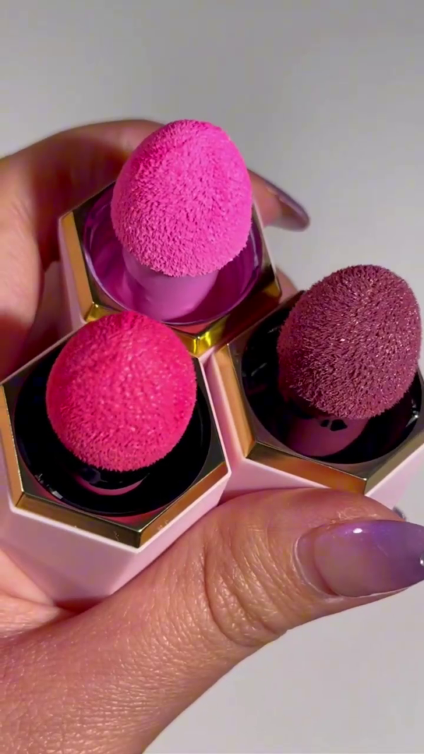 Cream-to-Powder Soft Matte Liquid Blush with Built-in Sponge Applicator – Highly Pigmented, Blendable Formula in Vibrant Rosy and Berry Shades for a Flawless Natural Finish