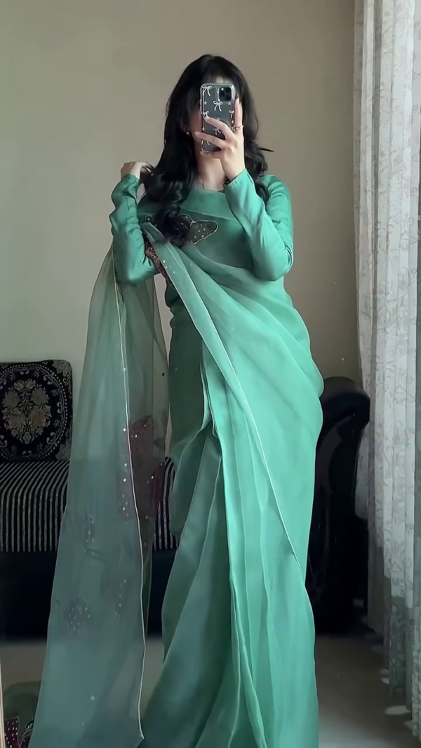 Pastel Green Organza Saree with Hand-Embroidered Floral Motif and Full-Sleeve Blouse – Lightweight Festive Wear for Women - Image 3