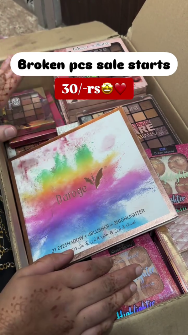 Combo of Broken Makeup Palettes – Assorted Eyeshadow, Blusher, Highlighter & Lip Color Kits with Minor Damages – Ideal for Practice, Creative Looks, and Budget-Friendly Beauty Collections