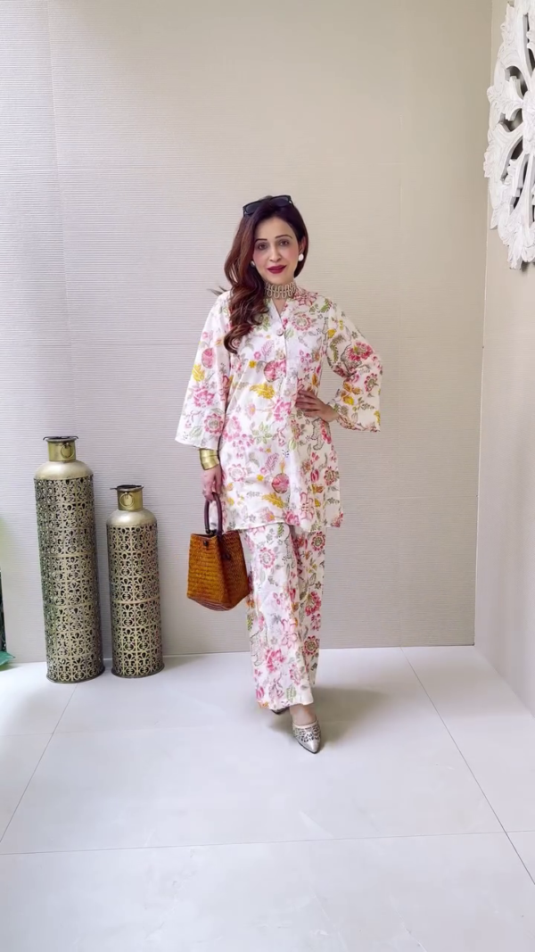 Tropical Leaf Print Co-ord Set Featuring a Breezy A-Line Top with V-Neck and Flowy Straight Pants – Perfect for Stylish, Relaxed Holiday Vibes and Resort Getaways - Image 2