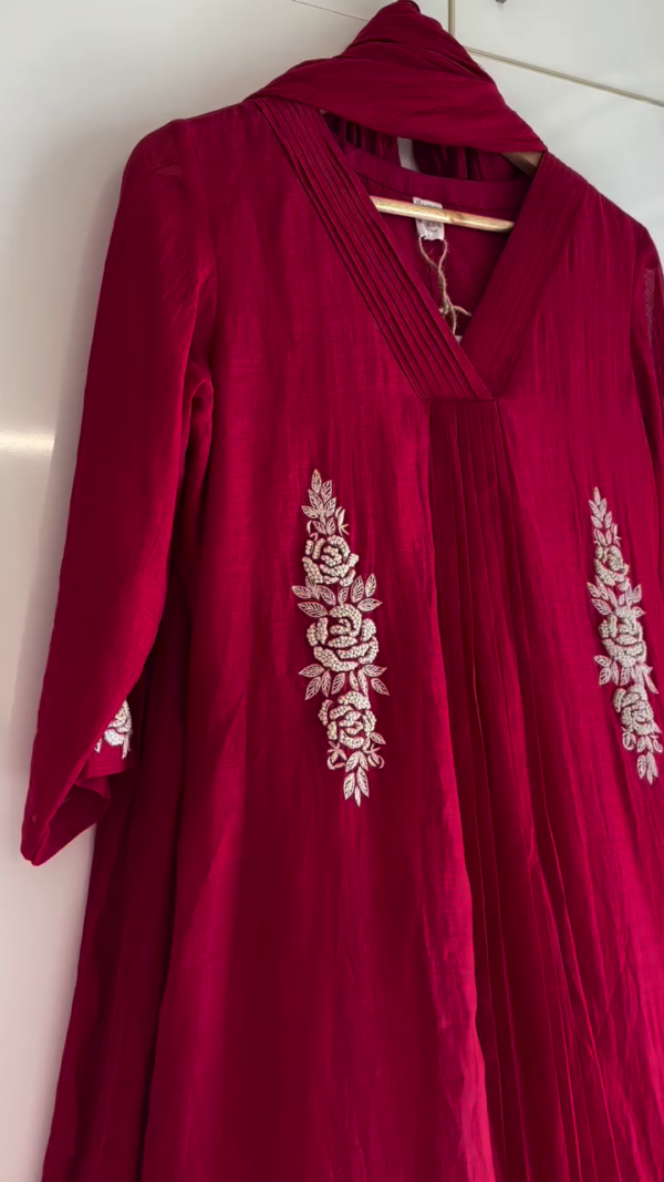 Elegant Maroon Anarkali Kurti with Intricate White Floral Embroidery, Soft Flowing Fabric, V-Neck Pleated Design, and Matching Dupatta – Perfect for Festive Occasions and Traditional Wear