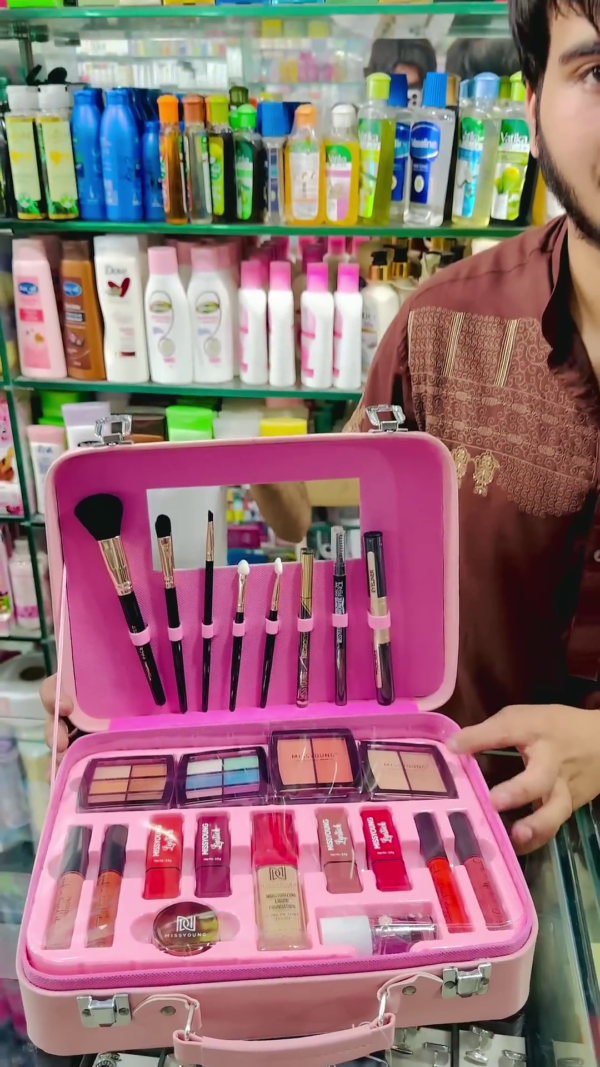 Compact Pink Beauty Kit – Complete Makeup Set with Lipsticks, Eyeshadows, Brushes, and More in a Chic Case - Image 2