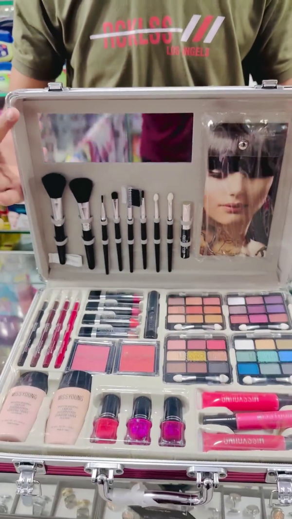 Complete Professional Makeup Case – All-in-One Kit with Lipsticks, Eyeshadows, Brushes, and More in a Portable Box - Image 2