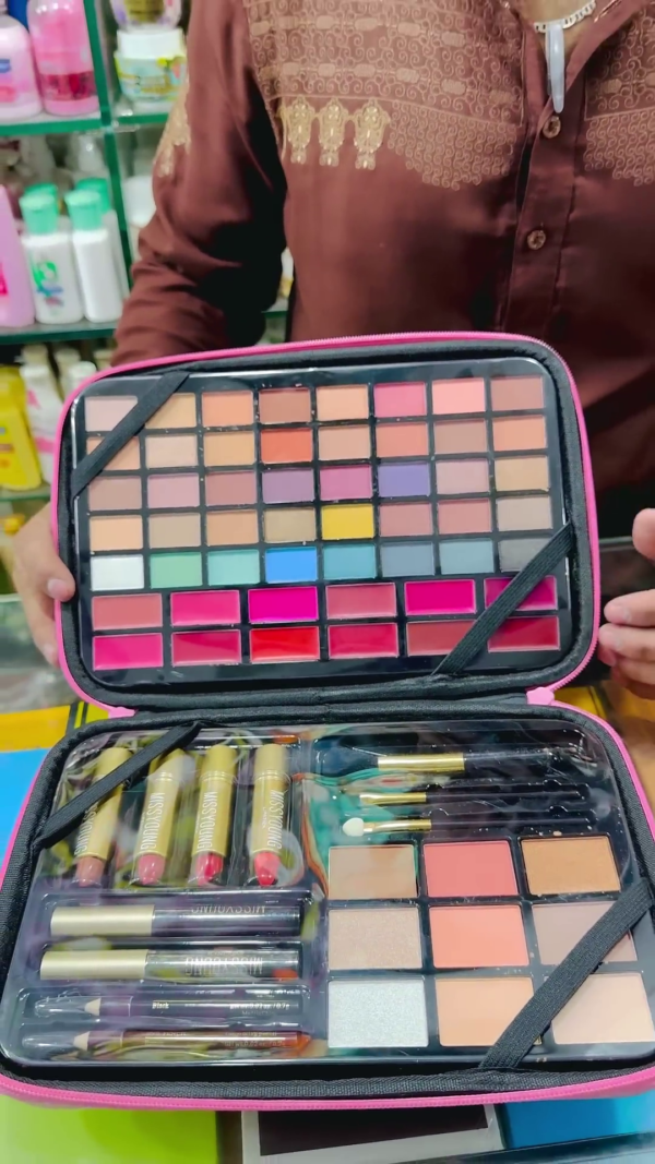Ultimate All-in-One Makeup Kit – Eyeshadows, Lipsticks, Brushes, and More in a Stylish Compact Case - Image 2