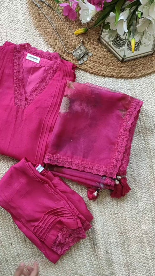 Pink Floral Embroidered Kurta Set – Beautiful Pink Set with Lace Detailing and Floral Prints for Casual or Semi-Casual Wear.