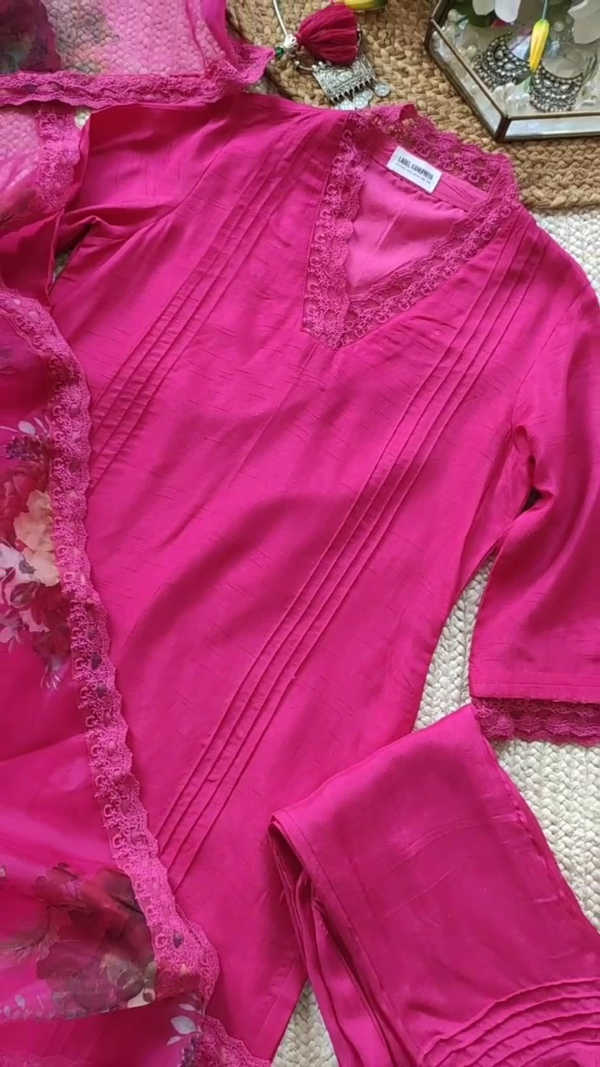 Pink Floral Embroidered Kurta Set – Beautiful Pink Set with Lace Detailing and Floral Prints for Casual or Semi-Casual Wear. - Image 2