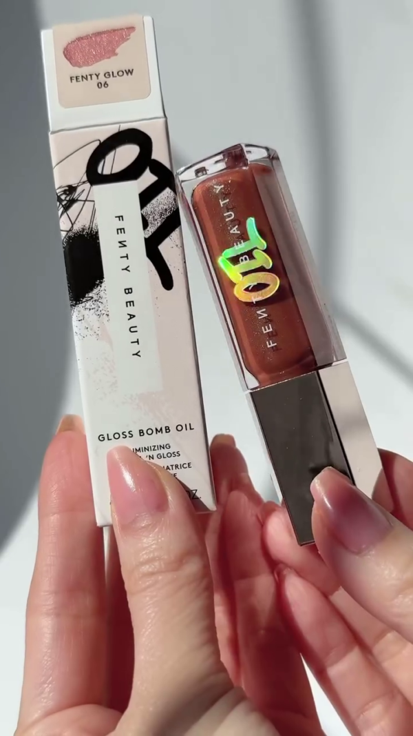 Fenty Beauty Gloss Bomb Oil – Shiny, Hydrating Lip Oil in the Gorgeous Fenty Glow Shade for Luscious Lips.