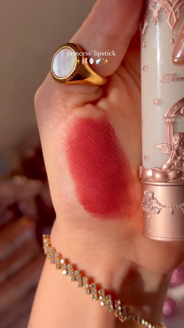 Princess’ Lipstick – Elegant Rose Red Matte with Luxurious Packaging - Image 2
