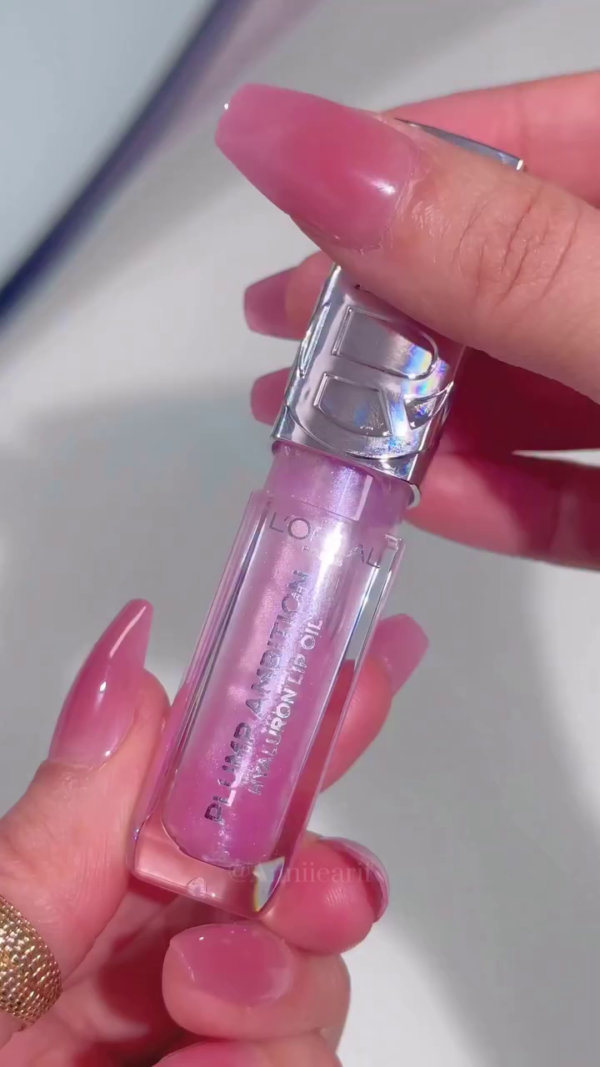 Lip Gloss Swatches in Various Shades: Soft Nudes, Pink Hues, and Bold Reds – Glossy, Hydrating Finish for Every Occasion