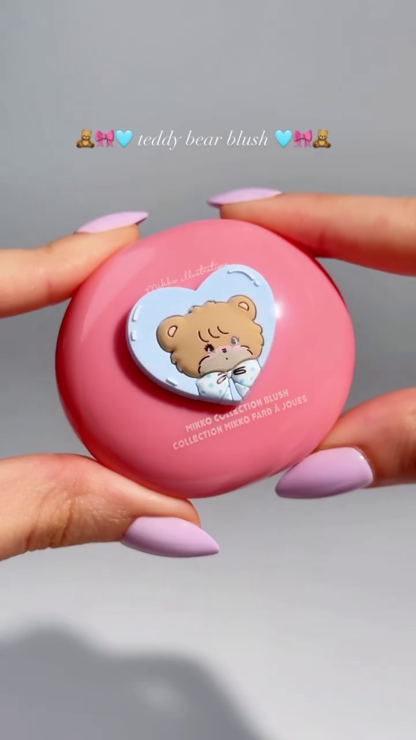 Teddy Bear Blush Compact – Soft Pink with Adorable Bear Imprint