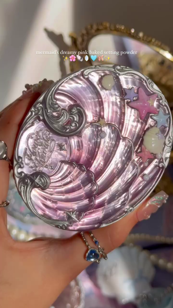 Mermaid's Dreamy Pink Baked Setting Powder with Iridescent Finish for a Soft and Radiant Glow, Perfect for All Skin Tones