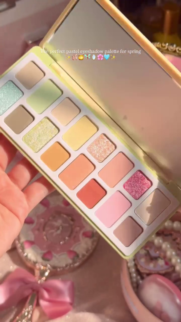 Pastel Eyeshadow Palette – A Perfect Spring Collection with Soft Greens, Pinks, and Shimmers for a Fresh and Dreamy Makeup Look