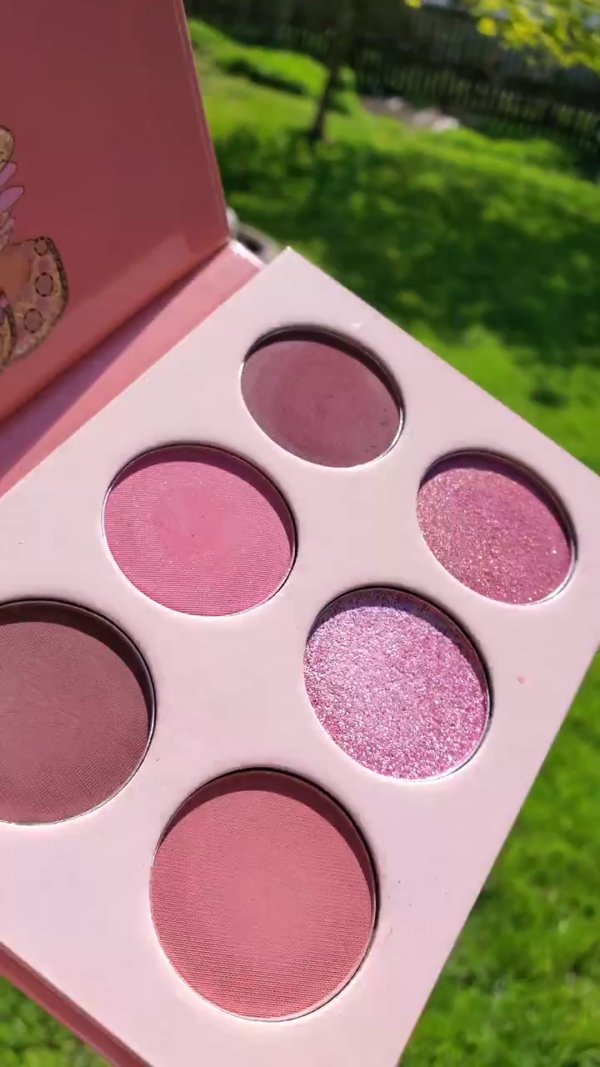 Romantic Rose-Toned Eyeshadow Palette Featuring a Blend of Soft Matte and Sparkling Shimmer Finishes in Blush, Mauve, and Berry Hues for Effortless Everyday Glam and Feminine Looks