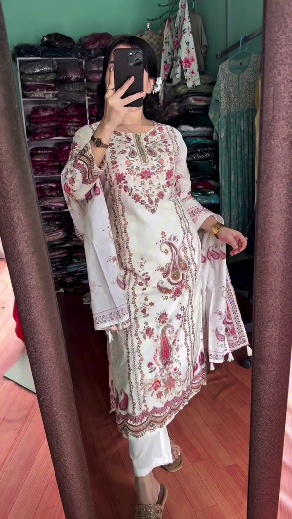 Traditional White Floral Embroidered Kurta with Paisley Designs and Intricate Detailing – Paired with White Trouser and Matching Dupatta for Elegant Festive and Casual Wear