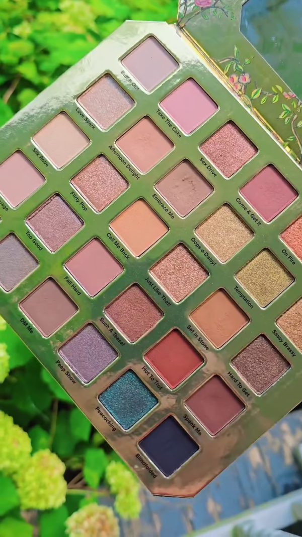 Ultimate All-in-One Eyeshadow Palette with 30 Richly Pigmented Shades in Matte, Metallic, and Shimmer Finishes