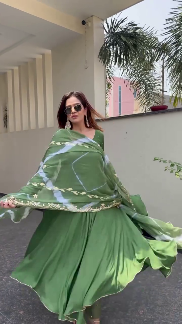 Emerald Green Anarkali Suit with Intricate Gold Detailing and Sheer Dupatta – Perfect for Festive Celebrations and Traditional Occasions