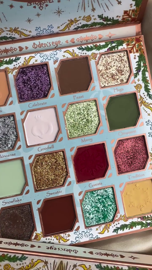Holiday Inspired Eyeshadow Palette with Festive Christmas Colors – Highly Pigmented Matte, Shimmer and Glitter Shades in Red, Green, Gold, Blue and Neutral Tones