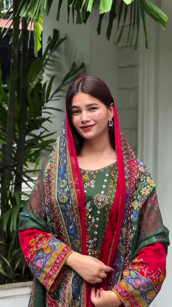Vibrant Red and Green Embroidered Kurta Set with Floral Design and Matching Dupatta – Elegant Traditional Wear for Special Occasions