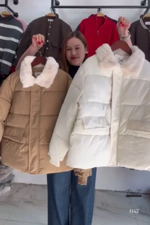 Timeless Quilted Outerwear for Women – Warm Insulated Coat Featuring a Luxurious Plush Collar and Practical Utility Pockets