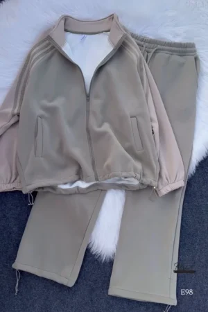 Premium Fleece-Lined Tracksuit Set – Full Zip-Up Jacket with Adjustable Hem & Matching Wide-Leg Pants | Soft, Warm & Stylish Daily Wear | Available in Neutral Beige Tone