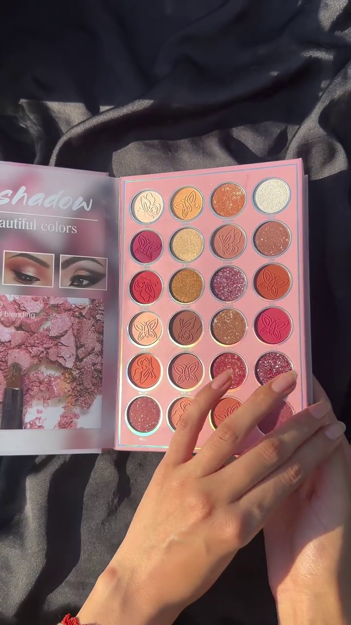 Deluxe Makeup Kit – Includes Highlighters & Blushes