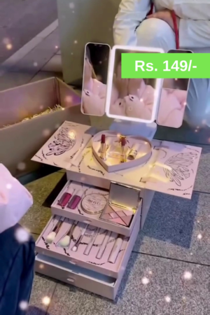 Portable Face Palette – Mirror & Travel Case