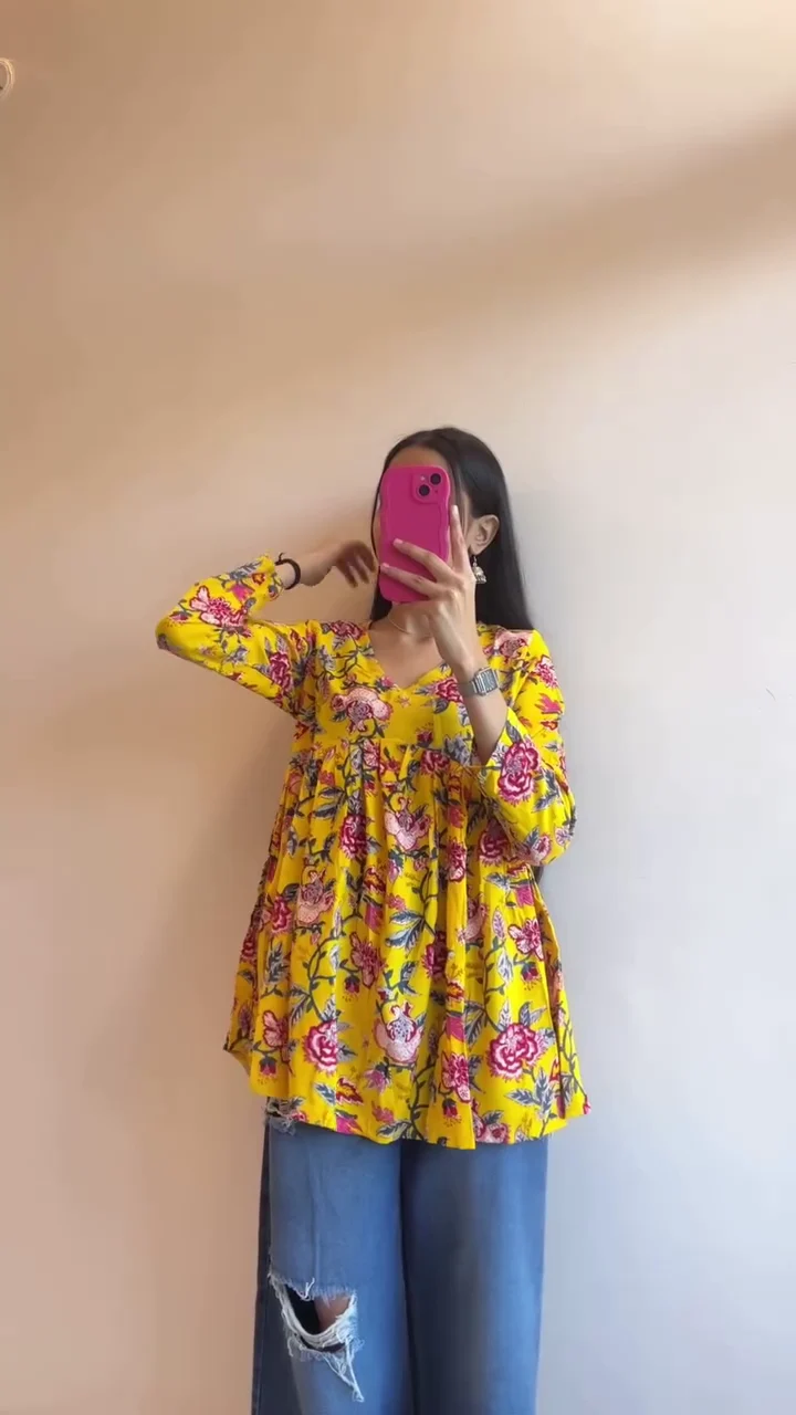 Ivory White Brocade Saree with Subtle Golden Design and Designer Blouse - Image 2